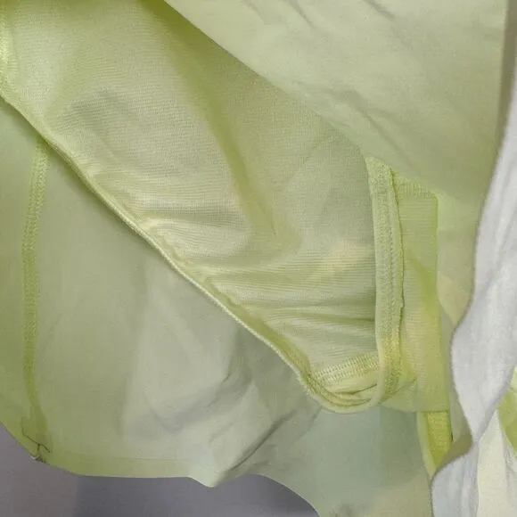 Athleta Run‎ With it 3.5&quot; Short Womens Size Medium Yellow Featherweight Stretch