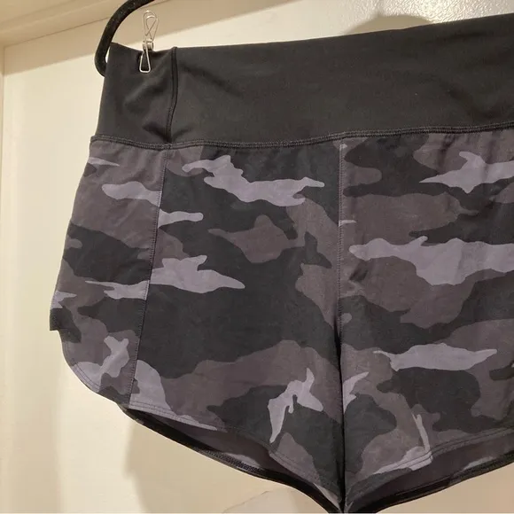 Athleta Running Free 3” Camo Shorts Athletic Shorts