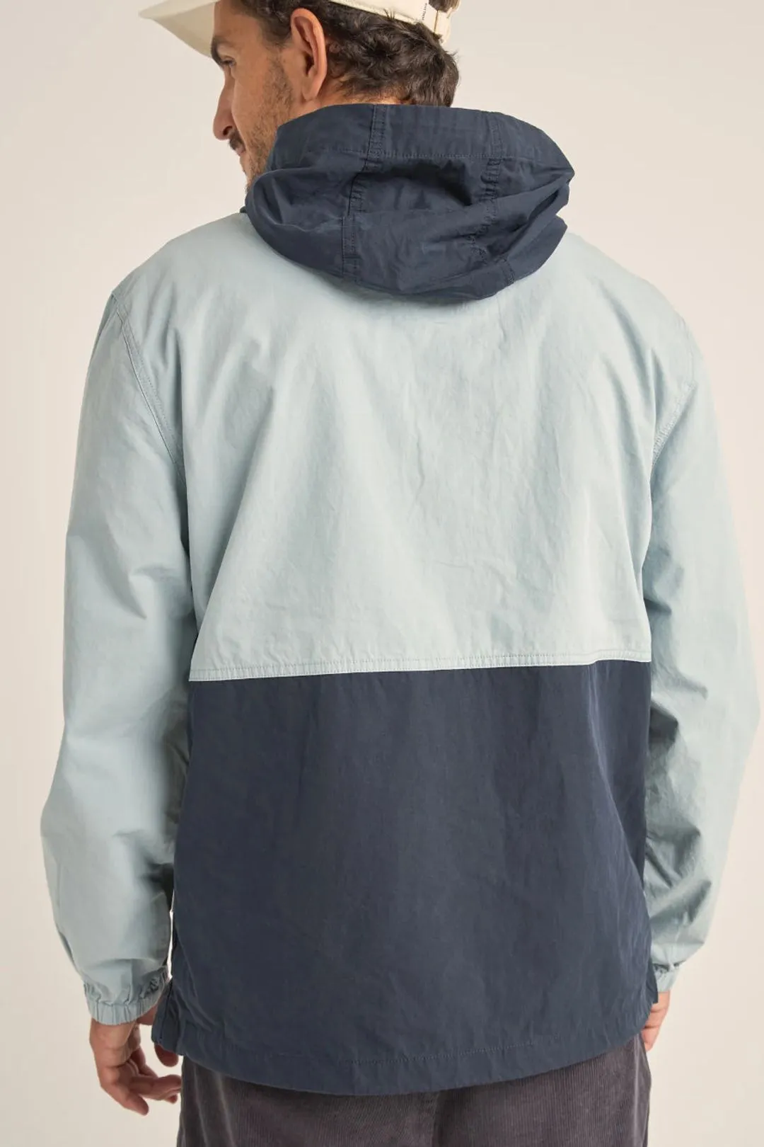 CASCADE WINDBREAKER