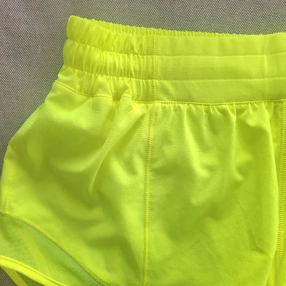 LULULEMON &quot;Hotty Hot&quot; Short II 4” Low Rise In Highlight Yellow EUC 8