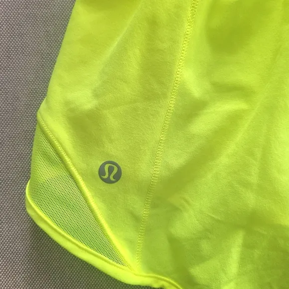 LULULEMON &quot;Hotty Hot&quot; Short II 4” Low Rise In Highlight Yellow EUC 8