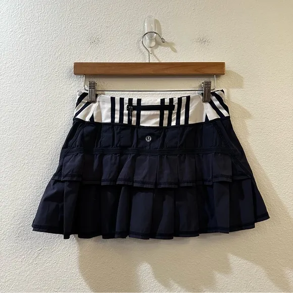 Lululemon Women's Run Pace Setter Skirt Skort Size 4 Ocean Stripe Inkwell