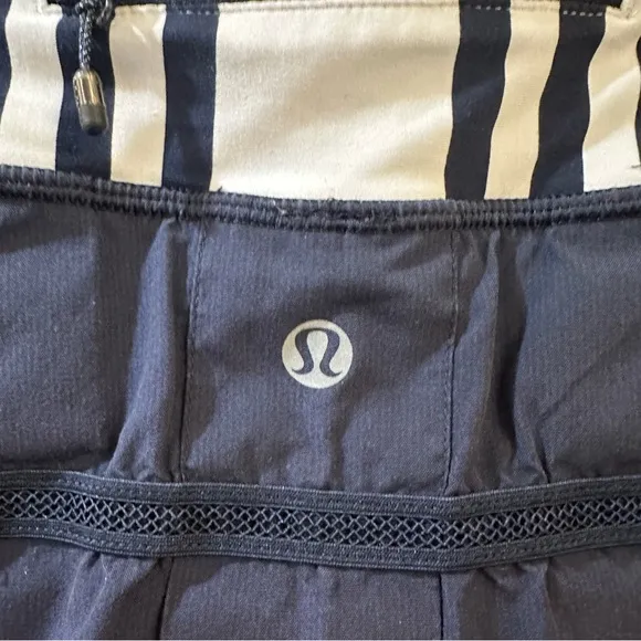 Lululemon Women's Run Pace Setter Skirt Skort Size 4 Ocean Stripe Inkwell