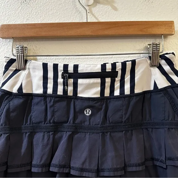 Lululemon Women's Run Pace Setter Skirt Skort Size 4 Ocean Stripe Inkwell