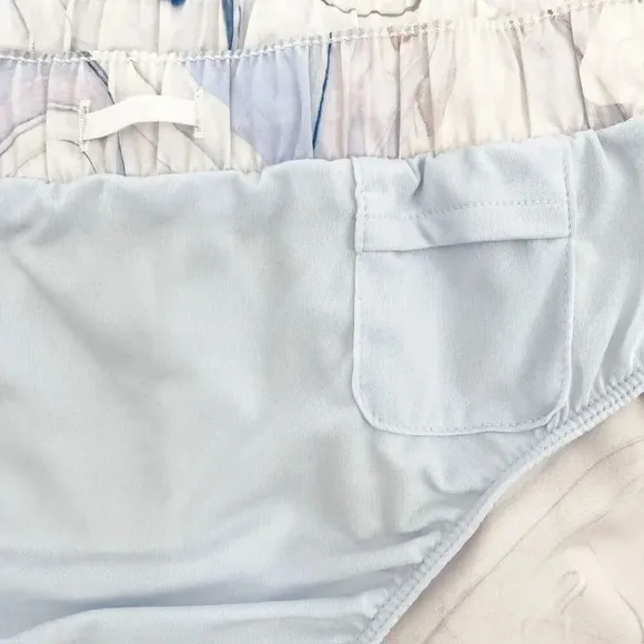 Old Navy Mid-Rise StretchTech Run Shorts Womens Size M Pastel Workout Dolphin