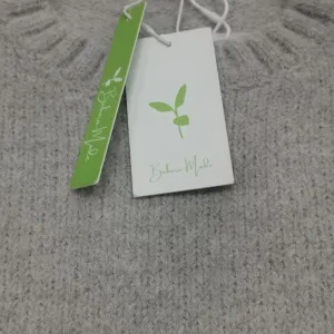 Oversized jumper with ivory-coloured front pocket and large, deep pockets for women