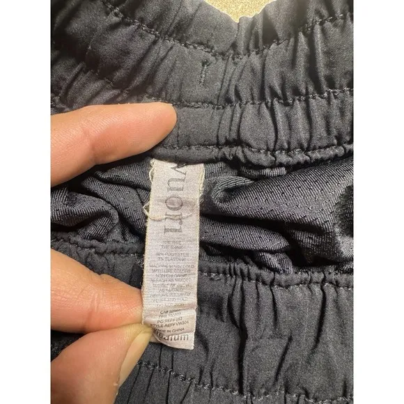 Vuori Dash Shorts Womens Medium Black Zipped Pockets Running Activewear Workout