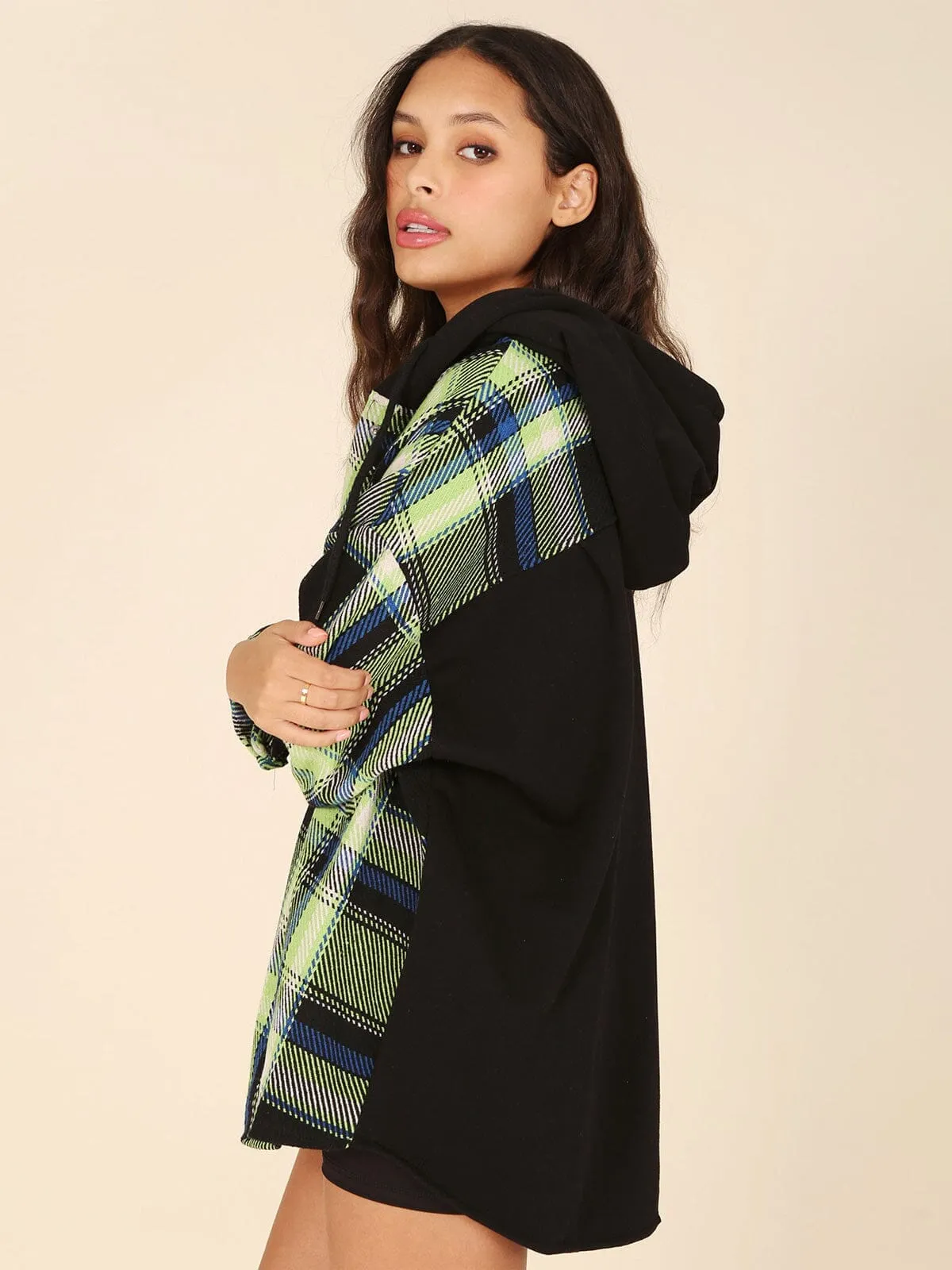WOMEN'S LONG SLEEVES BUTTON CLOSURE PLAID HOODED OVERSIZED JACKET