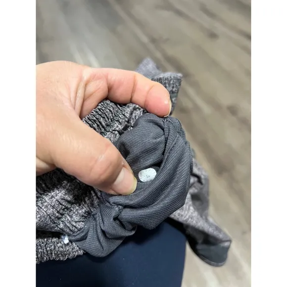 Women's Lululemon both hoy Shorts Size 4 Gray Athletic