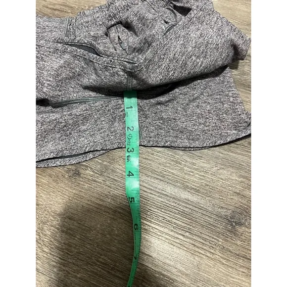 Women's Lululemon both hoy Shorts Size 4 Gray Athletic