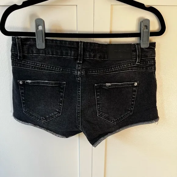 Zara‎ Trafaluc Black Denim Jean Shorts Women’s Size 6