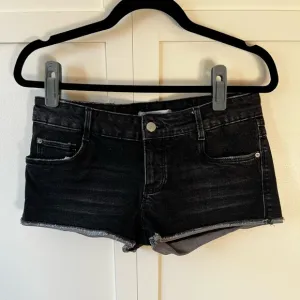 Zara‎ Trafaluc Black Denim Jean Shorts Women’s Size 6