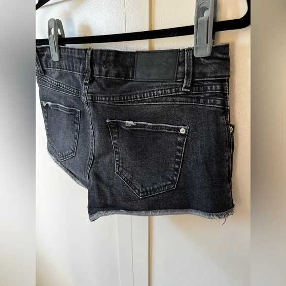 Zara‎ Trafaluc Black Denim Jean Shorts Women’s Size 6