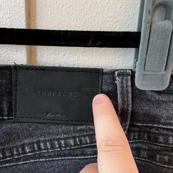 Zara‎ Trafaluc Black Denim Jean Shorts Women’s Size 6